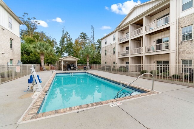 Building Photo - Experience the Heart of It All - at Covil Garden Condominiums!