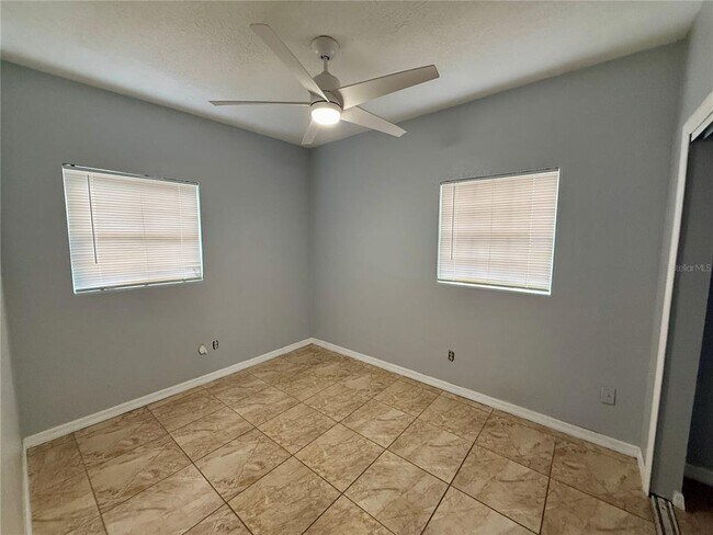 Building Photo - 139 Mayfair Cir