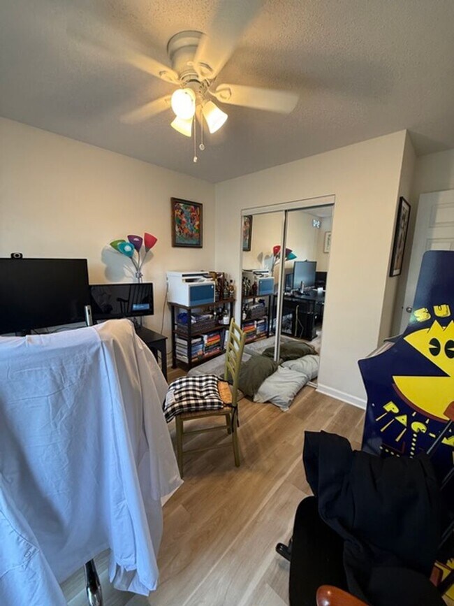 Building Photo - Spacious 4BR Home in Seven Oaks with Garage & Fenced Yard