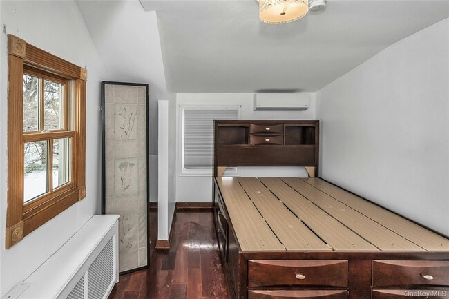 Building Photo - 524 Jerusalem Ave