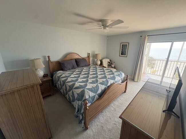 Building Photo - 333 The Esplanade N