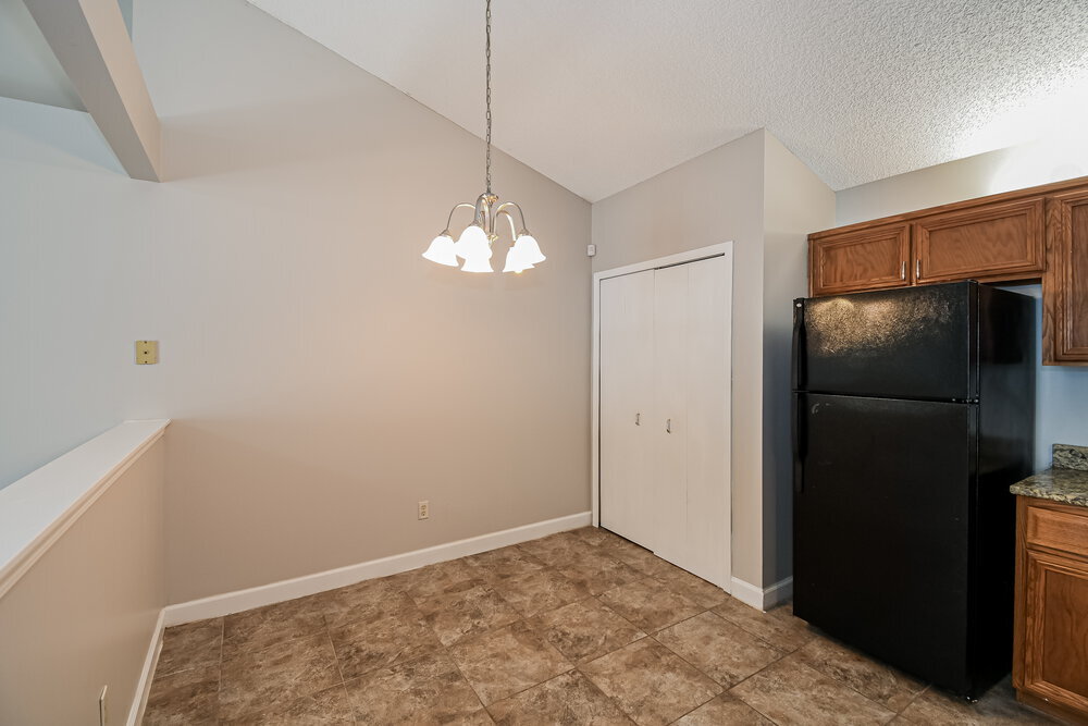 Building Photo - 1882 Manitoba Ct S