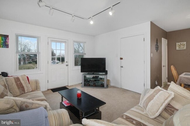 Building Photo - 2702 Cranston Rd