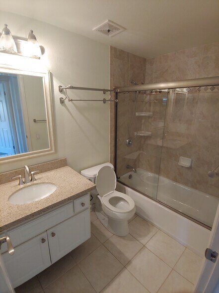 Building Photo - 16040 Leffingwell Rd