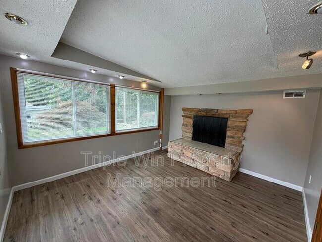 Building Photo - 810 St Anthony Ln