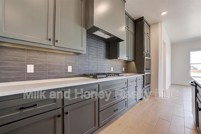 Building Photo - 1007 River View Dr