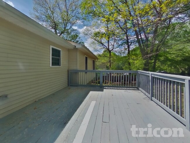 Building Photo - 1350 Redwood Cir