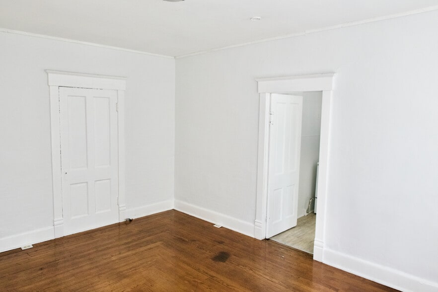 Room 2 - 307 W Illinois St