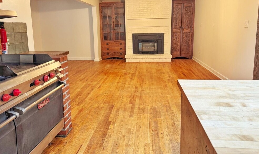 Building Photo - 525 Birnamwood Dr