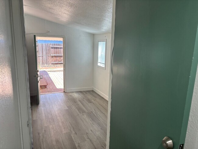 Building Photo - 6920 Maita Cir