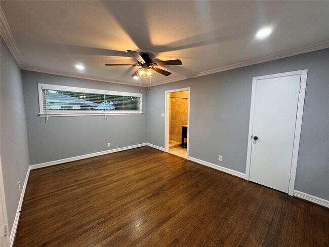 Building Photo - 10710 Chimney Rock Rd