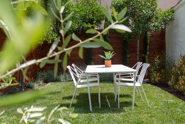 Shared Back Yard - 3625 Edenhurst Ave