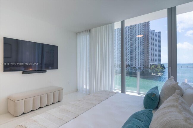 Building Photo - 300 Biscayne Blvd Way