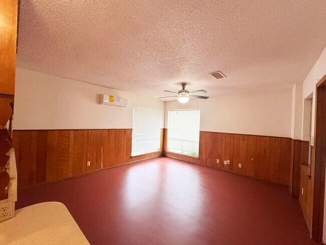 Building Photo - 132 Lake Breeze Dr