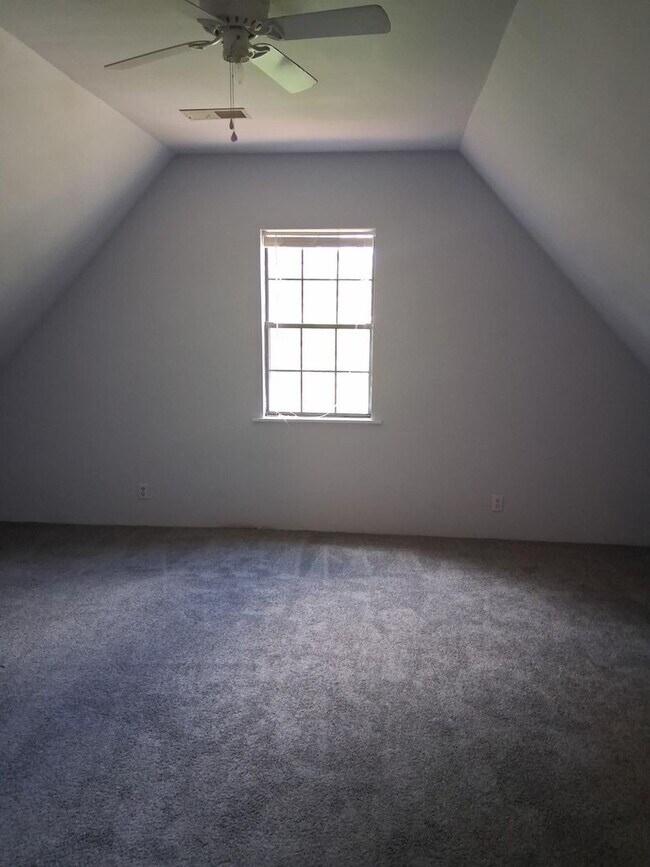 Building Photo - Alabaster