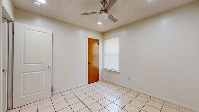 Building Photo - 2603 Lu Cir