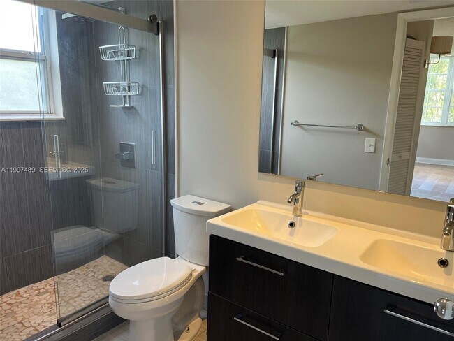 Building Photo - 19701 E Country Club Dr