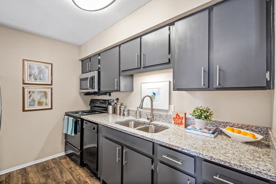 Building Photo - 701 South