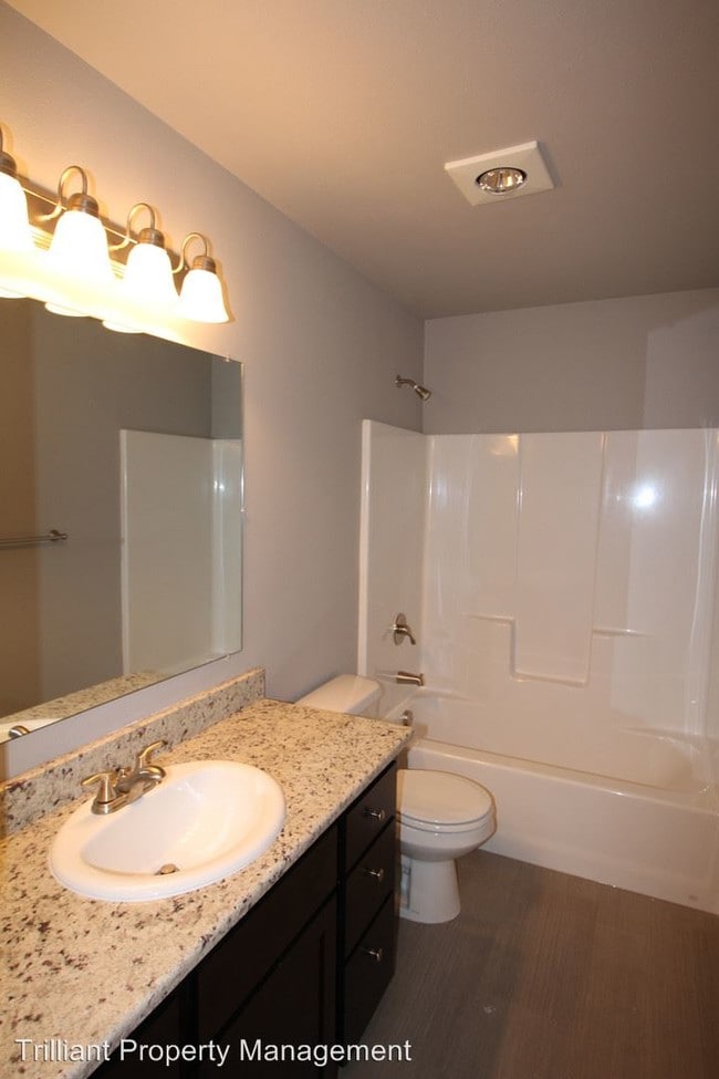 Building Photo - 1520-1580 Gabriela Ct NE