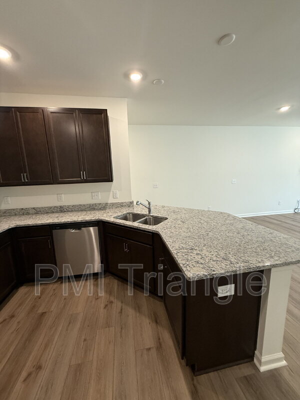 Building Photo - 138 Parker Ln