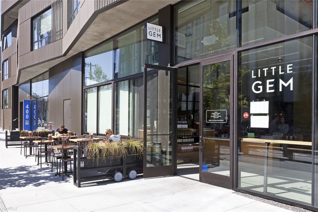 Building Photo - 300 Ivy St