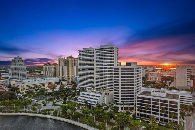 Building Photo - 529 S Flagler Dr