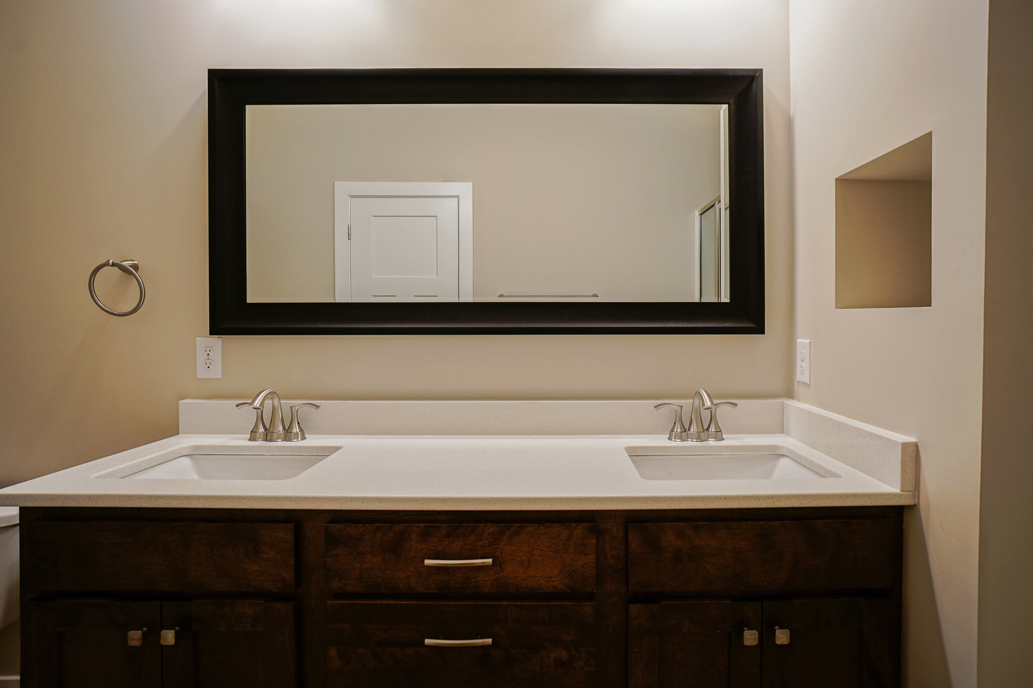 Building Photo - 8710 S 78th St