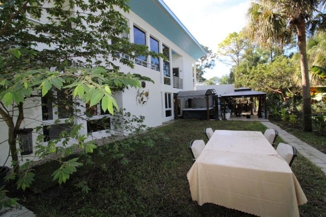 Building Photo - 930 Rambling Dr Cir