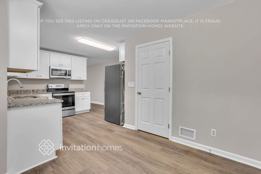 Building Photo - 3458 Charlemagne Dr