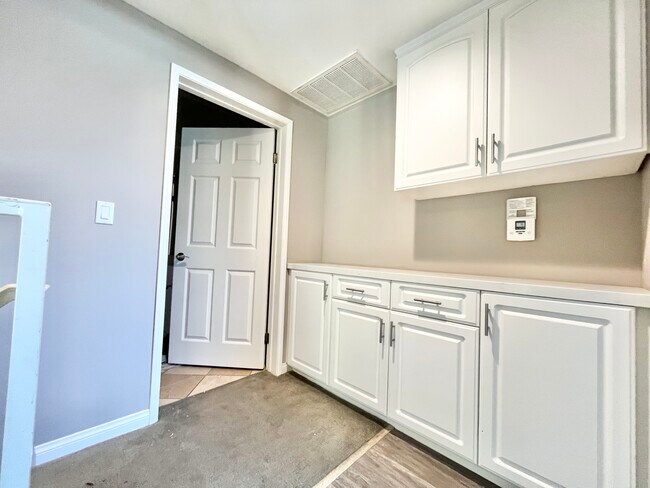 Building Photo - 22651 Del Valle St