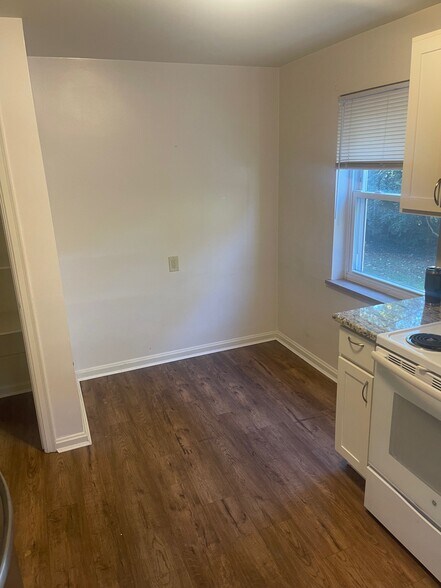 kitchen with eat in area - 29 Pleasant Ridge Ave