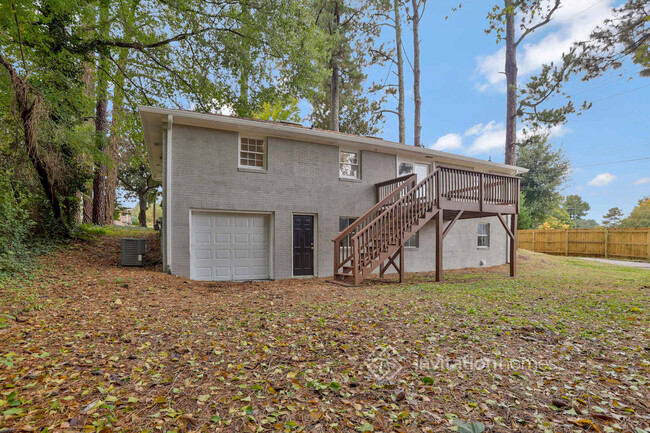 Building Photo - 705 Pinehill Dr