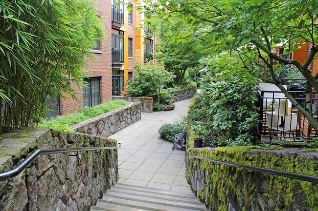 Building Photo - 2335 NW Raleigh St