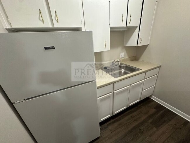 Building Photo - 6017 Barton Ave