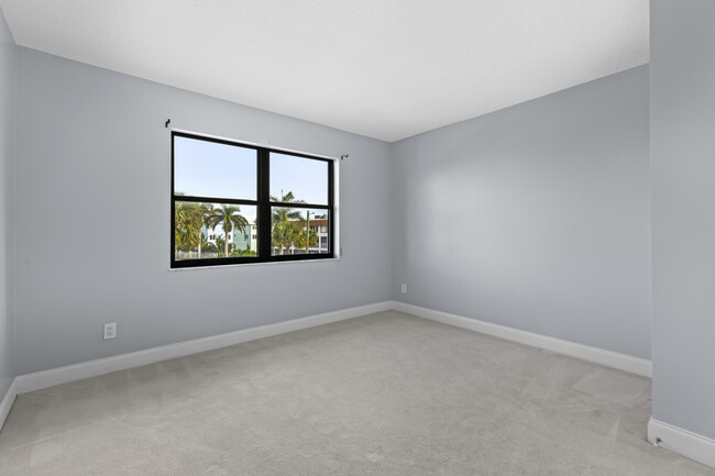 Building Photo - 1300 Seaway Dr