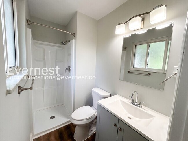 Building Photo - 3 Bed/2.5 Bath Home with Garage / Pet-Friendly / Available Now!