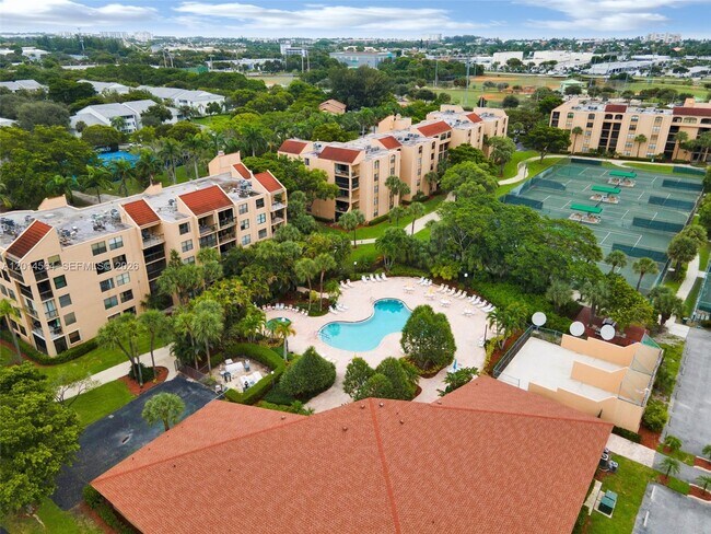 Building Photo - 500 Egret Cir