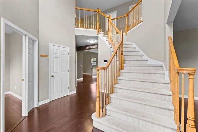 Building Photo - 49 Equestrian Dr