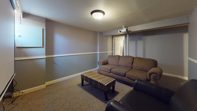 Building Photo - AVAILABLE JANUARY! Cute 3 Bedroom Townhous...