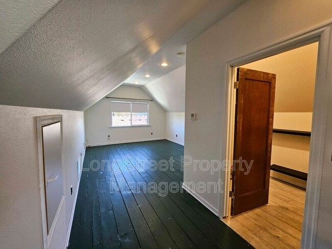 Building Photo - 224 N Russet St