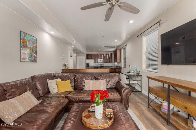 Building Photo - 610 E Roosevelt St