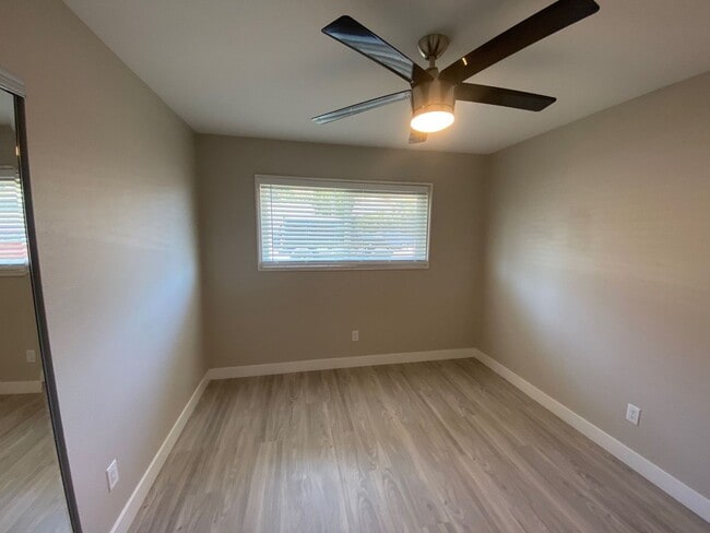 Building Photo - Newly Renovated 4BD/2BA w/ POOL!!