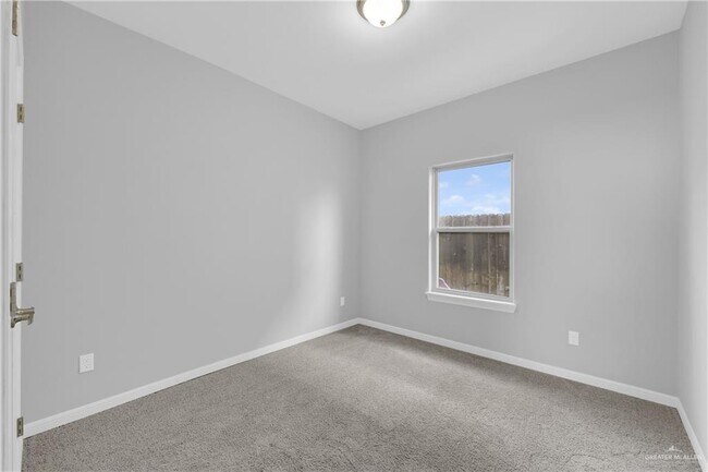 Building Photo - 22 South Dr