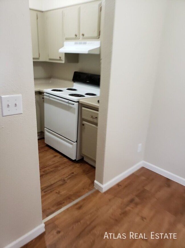 Building Photo - Upgraded 2BR | Prime Location Near Old Col...