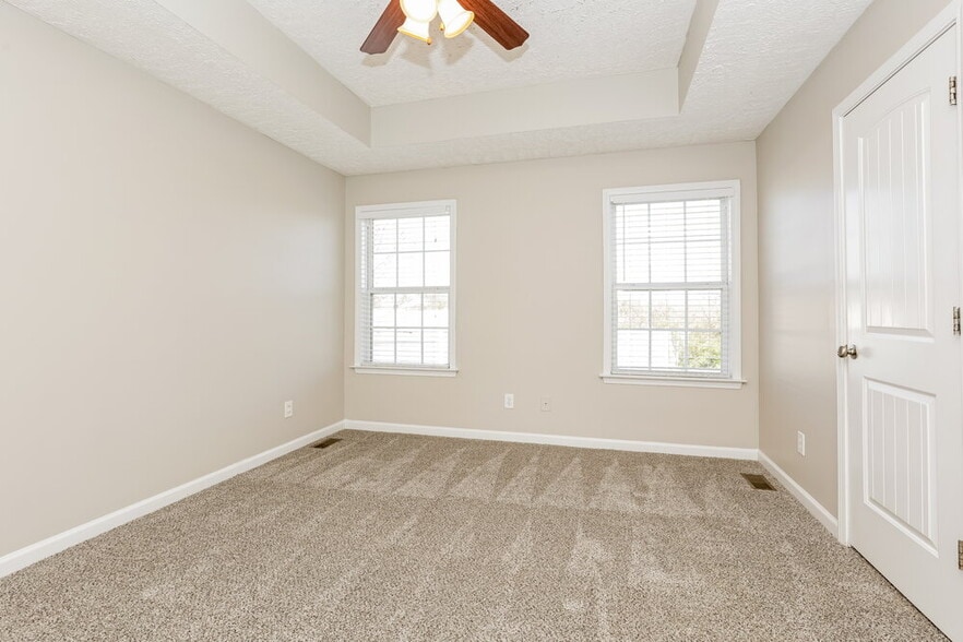 Building Photo - 3128 Hardwood Dr