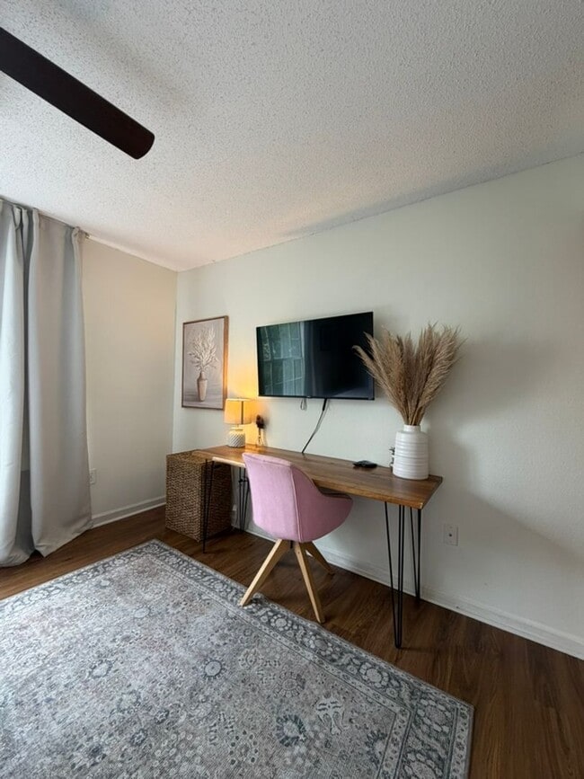Building Photo - Furnished 3 Bedroom, 2 Bath Condo In Indian Lake!