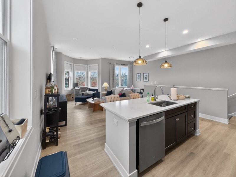 Building Photo - 1535 N Maplewood Ave