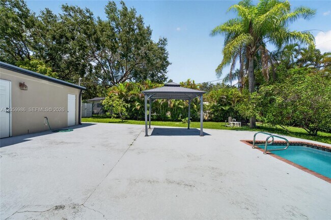 Building Photo - 12935 SW 81st Ave