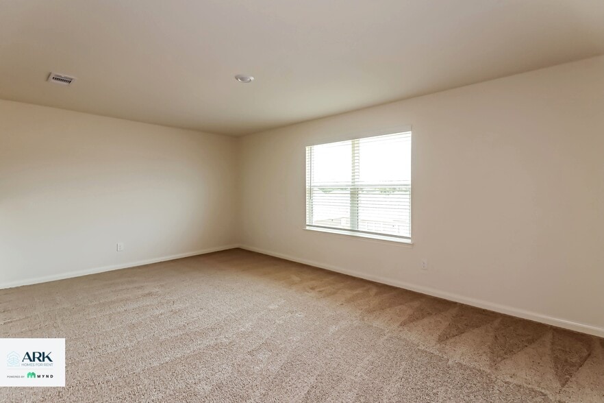 Building Photo - 26820 Steinbeck Dr