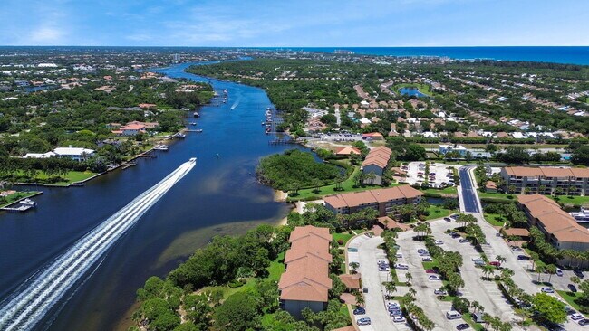 Building Photo - 1701 Marina Isle Way